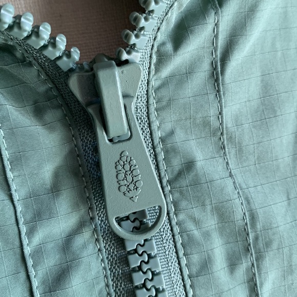 🌼FREE PEOPLE EMBROIDERED LIGHTWEIGHT JACKET🌼 - Picture 2 of 8